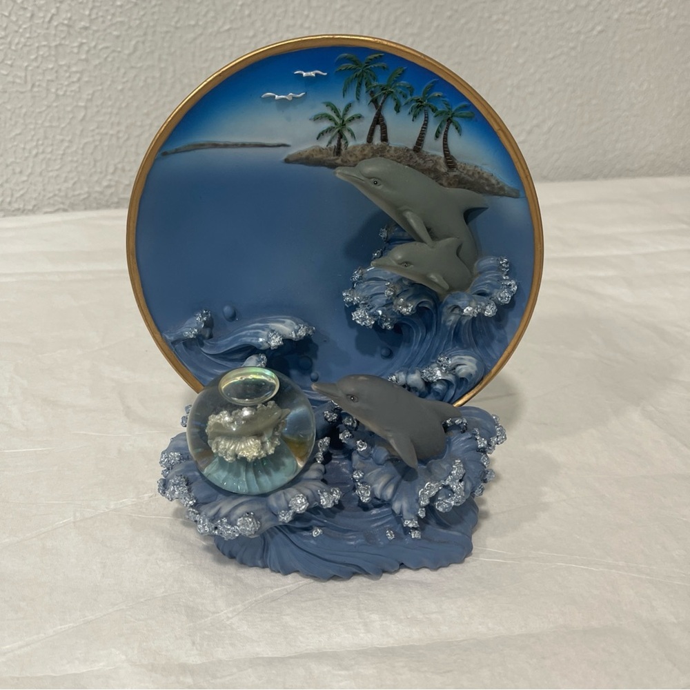 1999 Cadona Dolphins Resin Collectors Plate With Dolphin Globe Plate Holder